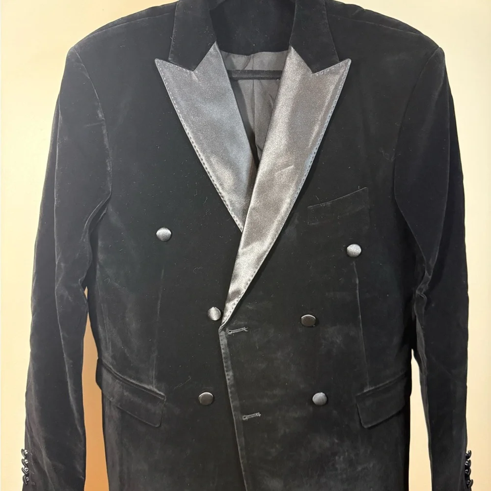 Men's Black Velvet Blazer with Silver Lapels - Picture 2 of 14